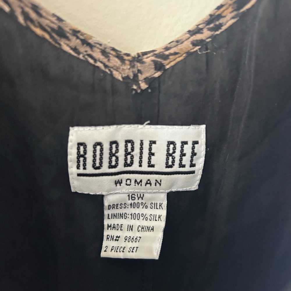 Robbie Bee 100% Silk Dress - Picture 2 of 3